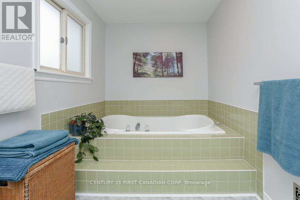 168 Forest Avenue, St. Thomas, Ontario  N5R 2K2 - Photo 21 - X12204458