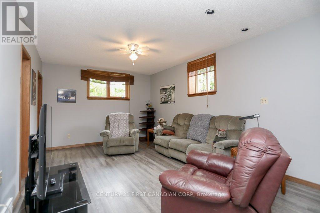 168 Forest Avenue, St. Thomas, Ontario  N5R 2K2 - Photo 27 - X12204458
