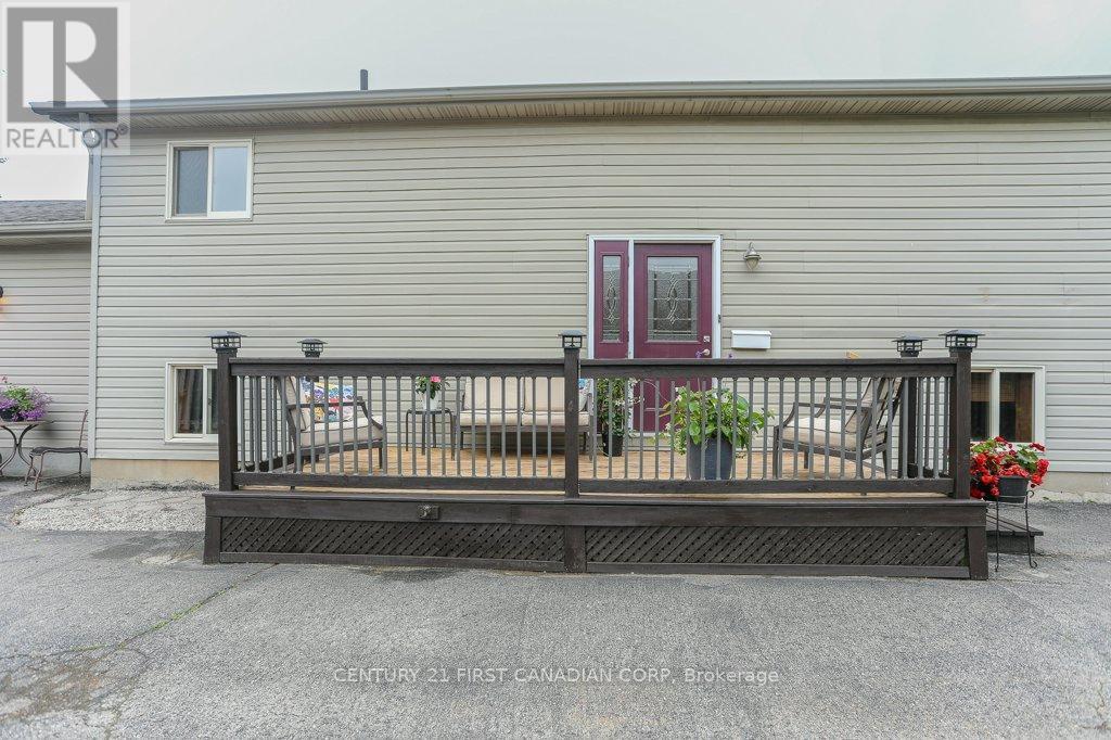 168 Forest Avenue, St. Thomas, Ontario  N5R 2K2 - Photo 5 - X12204458