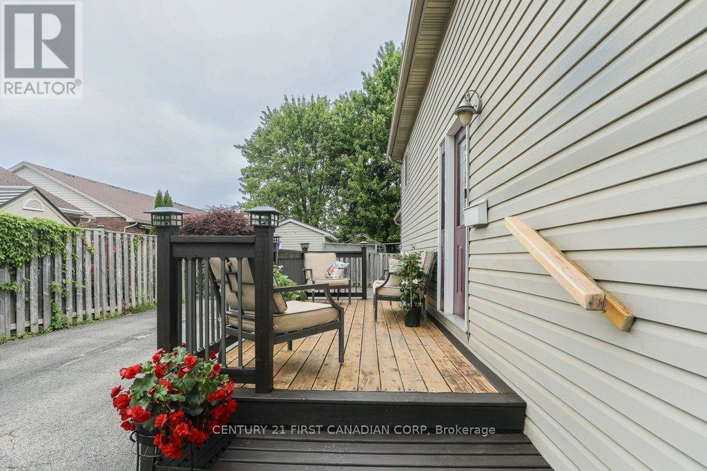 168 Forest Avenue, St. Thomas, Ontario  N5R 2K2 - Photo 6 - X12204458