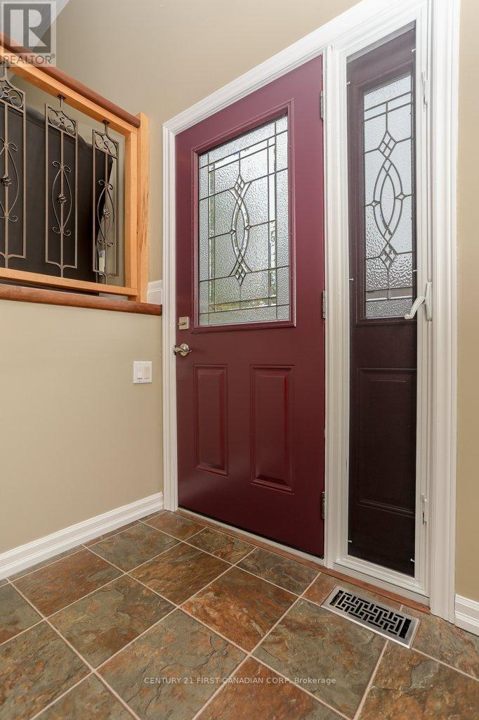 168 Forest Avenue, St. Thomas, Ontario  N5R 2K2 - Photo 8 - X12204458