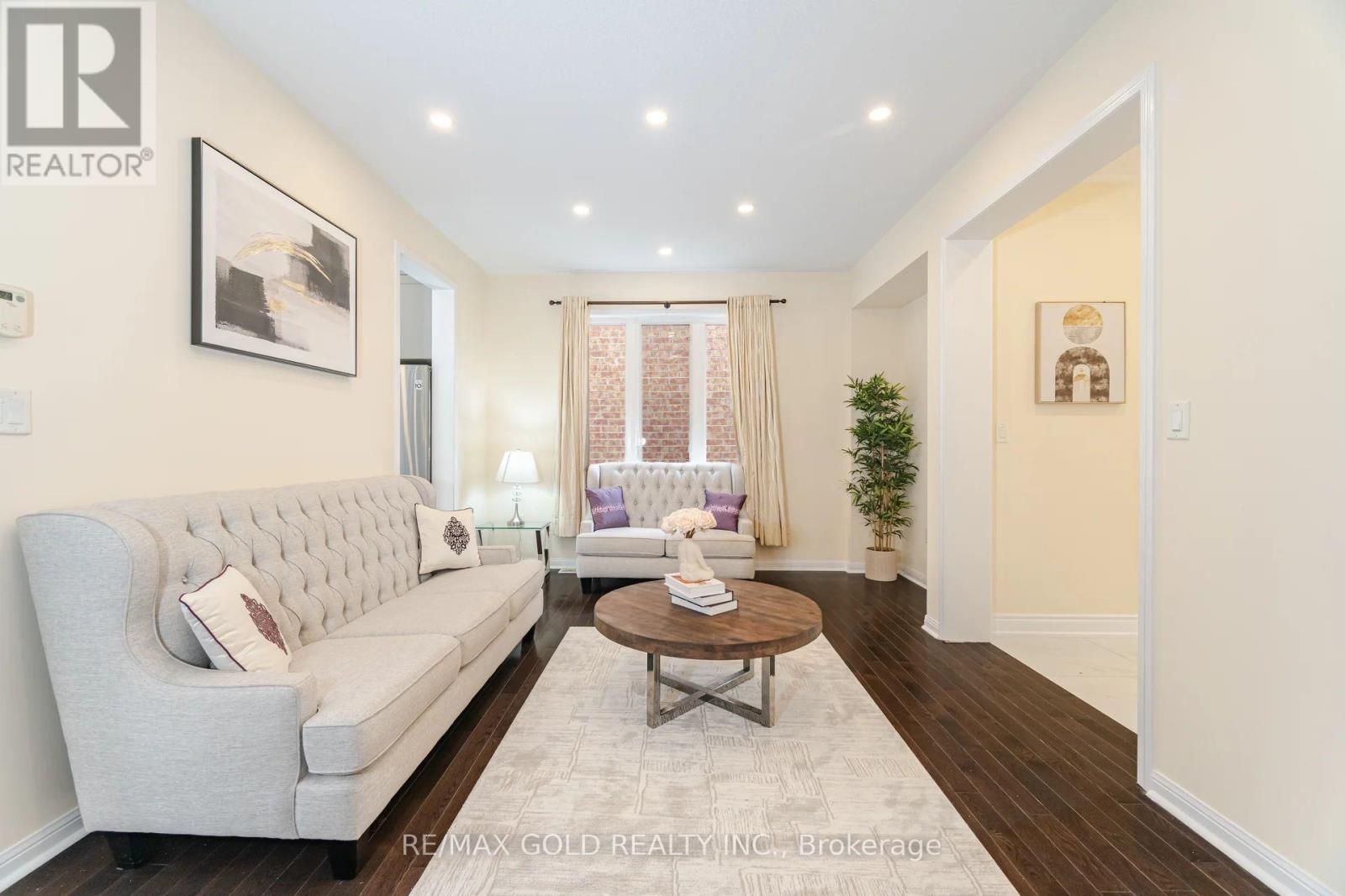 82 Seascape Crescent, Brampton, Ontario  L6P 3C6 - Photo 5 - W12203436