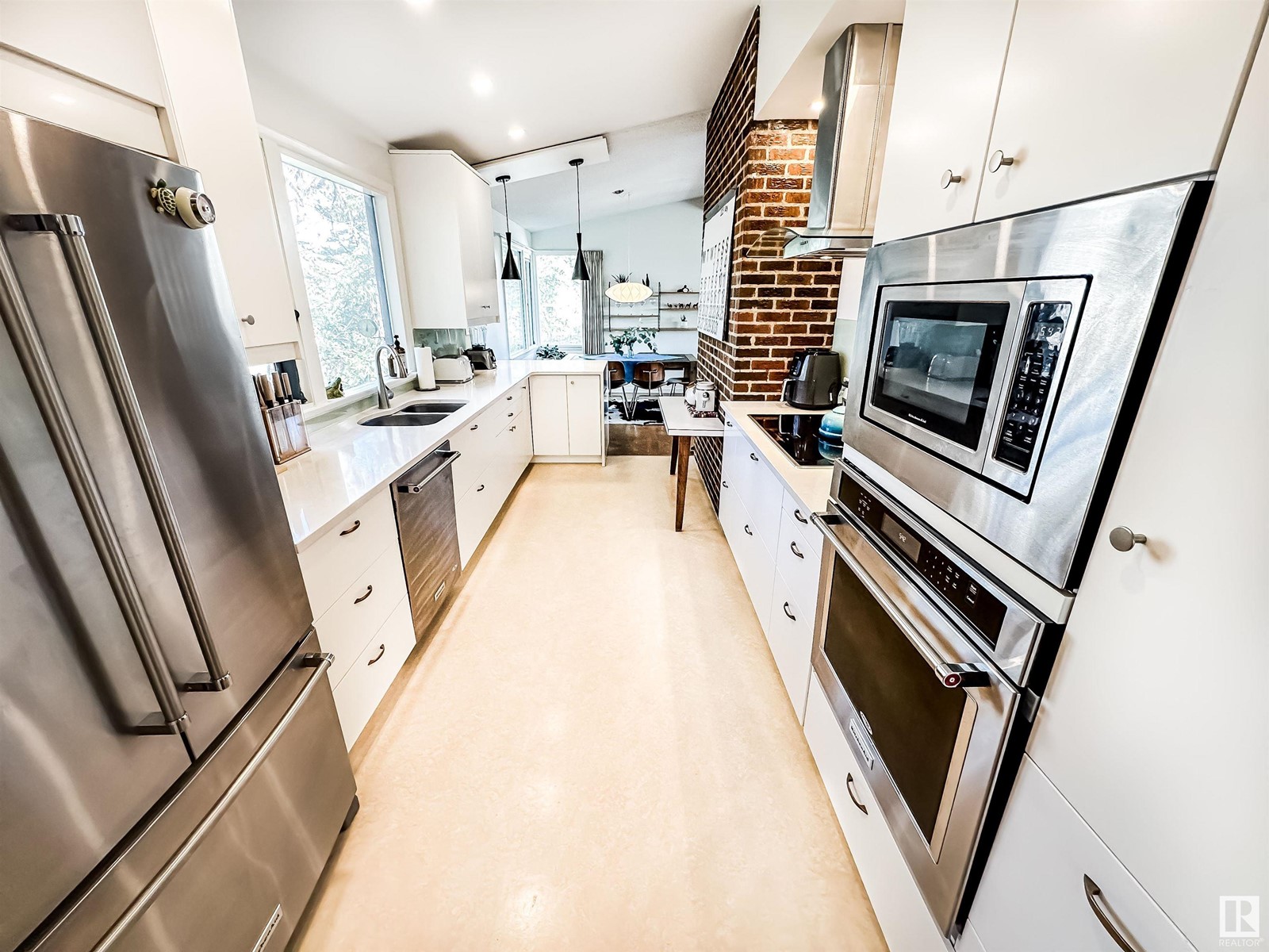 Property at 11748 UNIVERSITY AV NW image 2