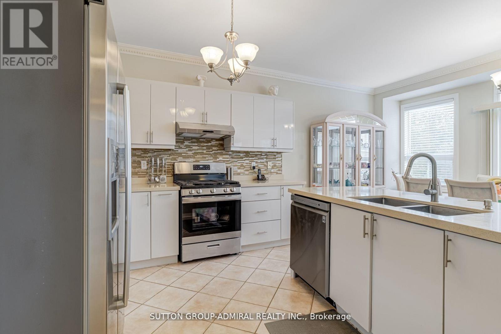 393 Coachwhip Trail, Newmarket, Ontario  L3X 2R2 - Photo 11 - N12204464