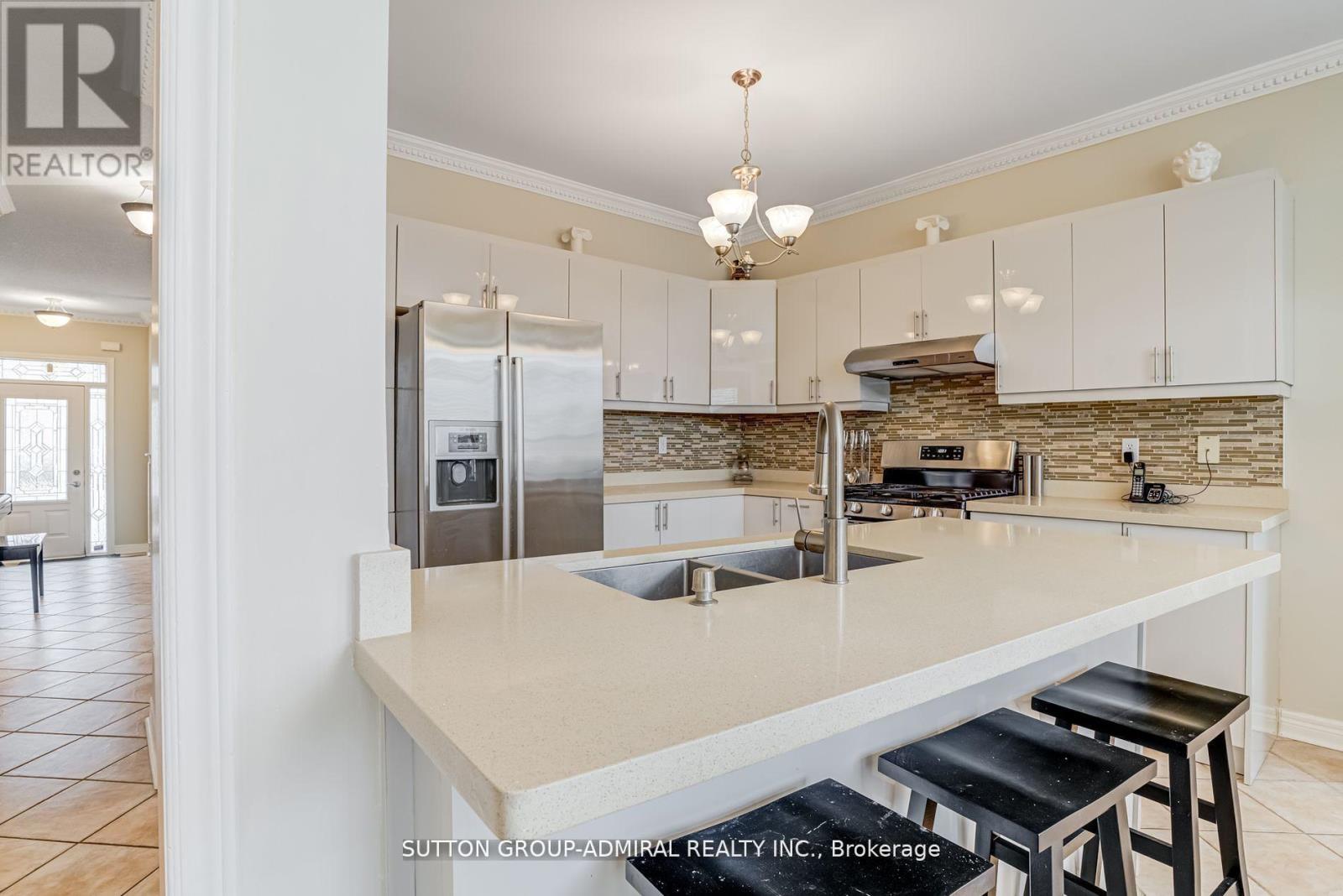 393 Coachwhip Trail, Newmarket, Ontario  L3X 2R2 - Photo 12 - N12204464