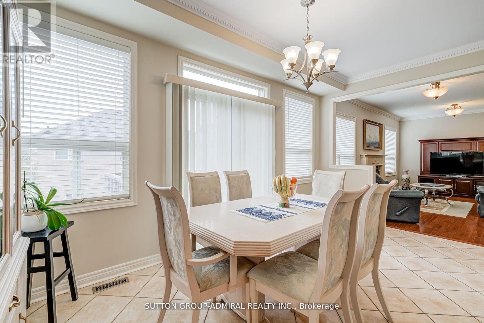 393 Coachwhip Trail, Newmarket, Ontario  L3X 2R2 - Photo 16 - N12204464