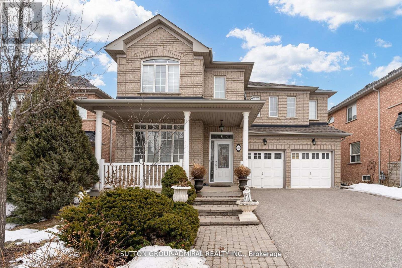 393 Coachwhip Trail, Newmarket, Ontario  L3X 2R2 - Photo 2 - N12204464