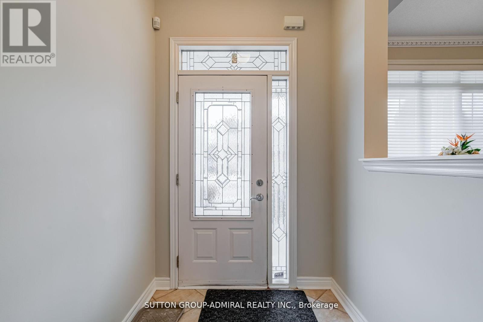 393 Coachwhip Trail, Newmarket, Ontario  L3X 2R2 - Photo 4 - N12204464