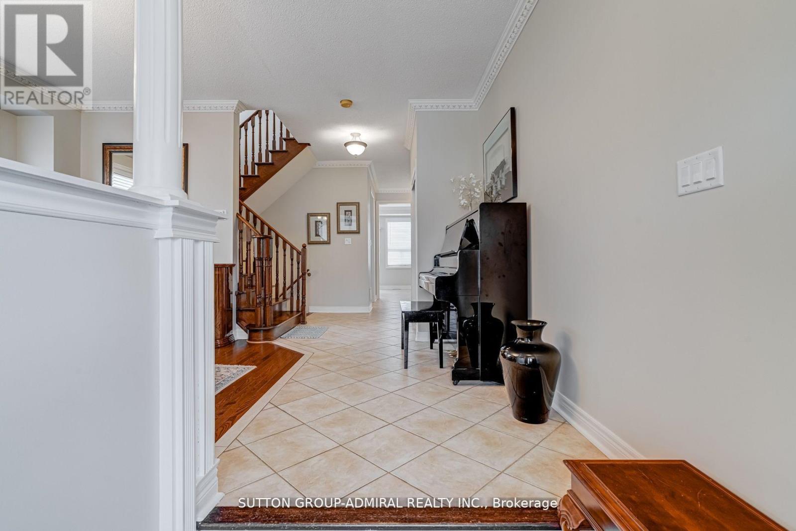 393 Coachwhip Trail, Newmarket, Ontario  L3X 2R2 - Photo 5 - N12204464