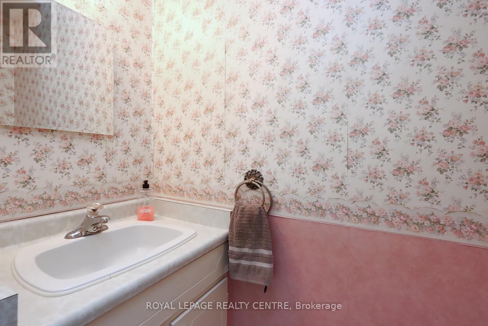3123 Jessica Court, Mississauga, Ontario  L5C 1X7 - Photo 13 - W12204459