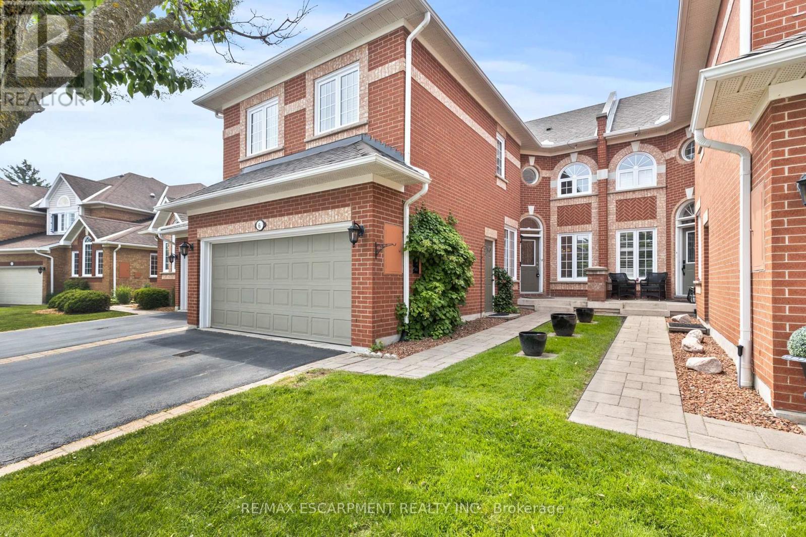 6 - 2145 Country Club Drive, Burlington, Ontario  L7M 4E1 - Photo 1 - W12204460
