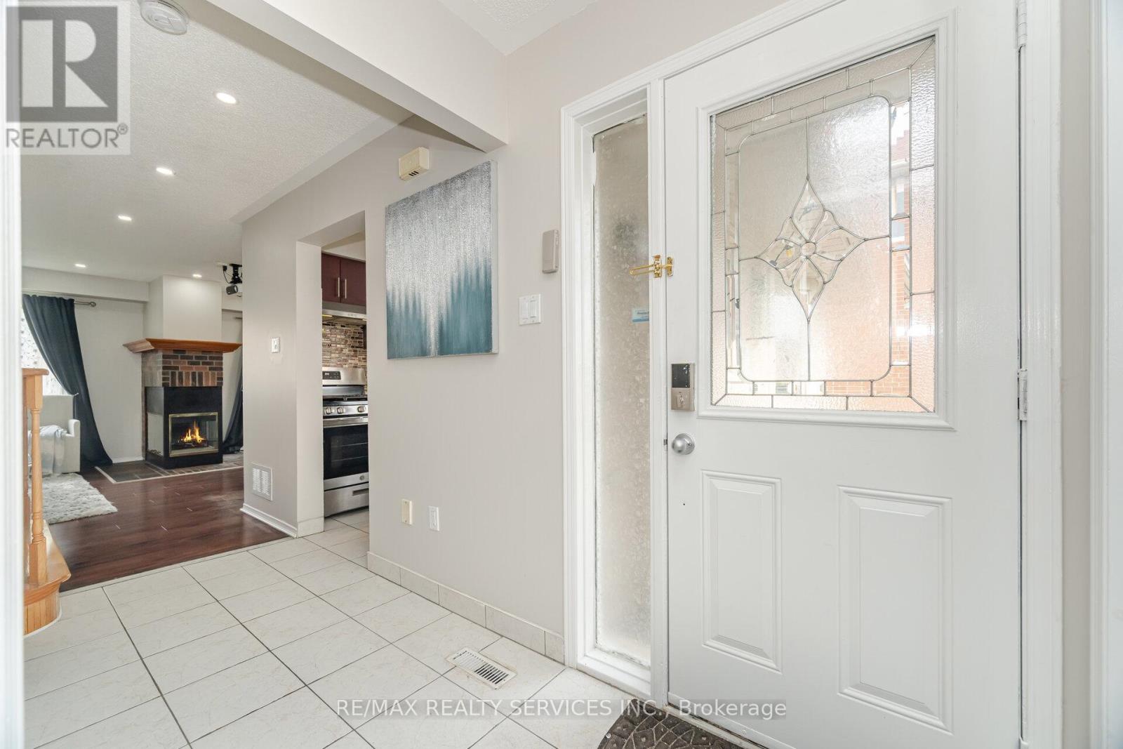 16 Vivians Crescent, Brampton, Ontario  L6Y 4T9 - Photo 8 - W12204463