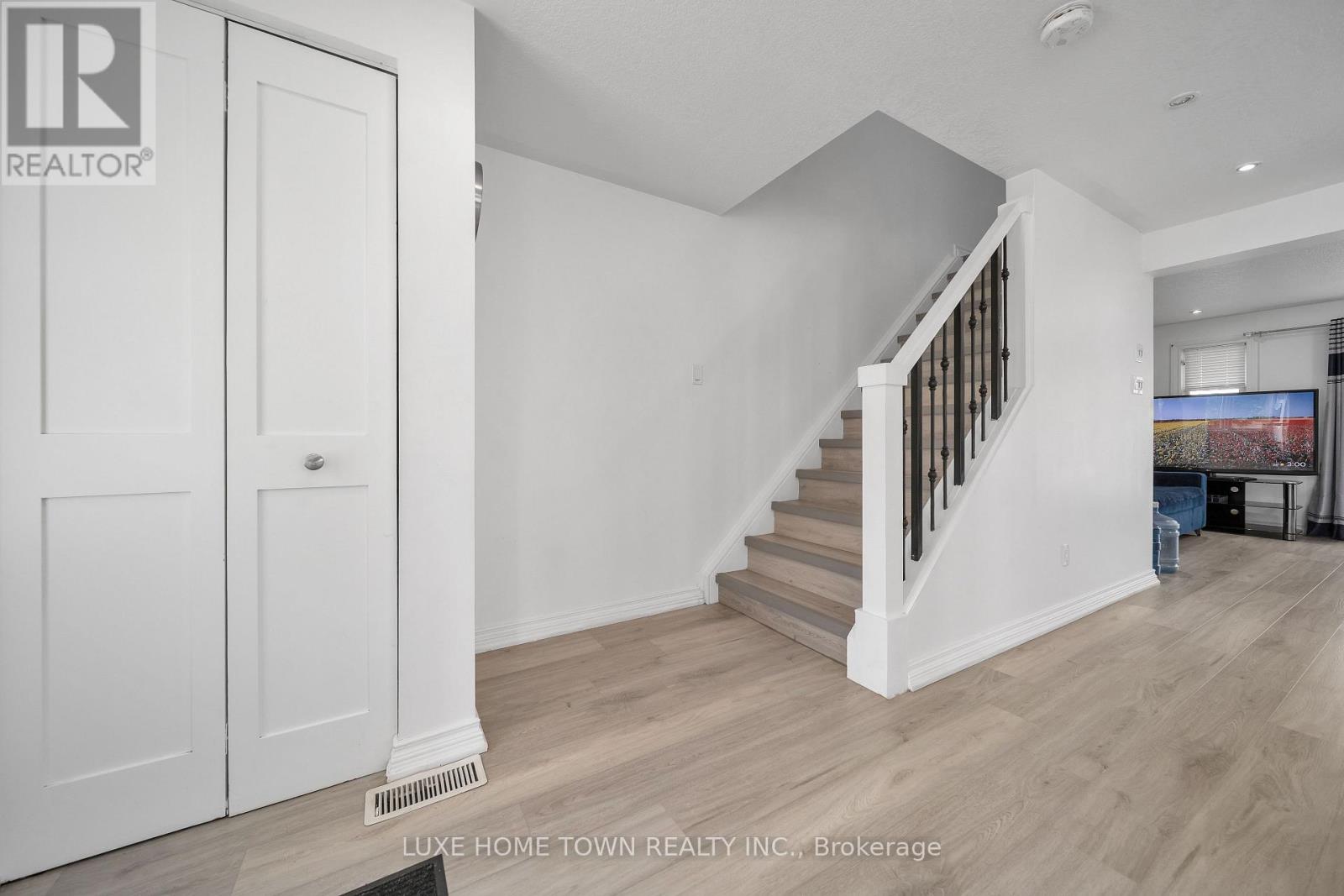 506 Halberstadt Circle, Cambridge, Ontario  N2H 5J7 - Photo 11 - X12204469