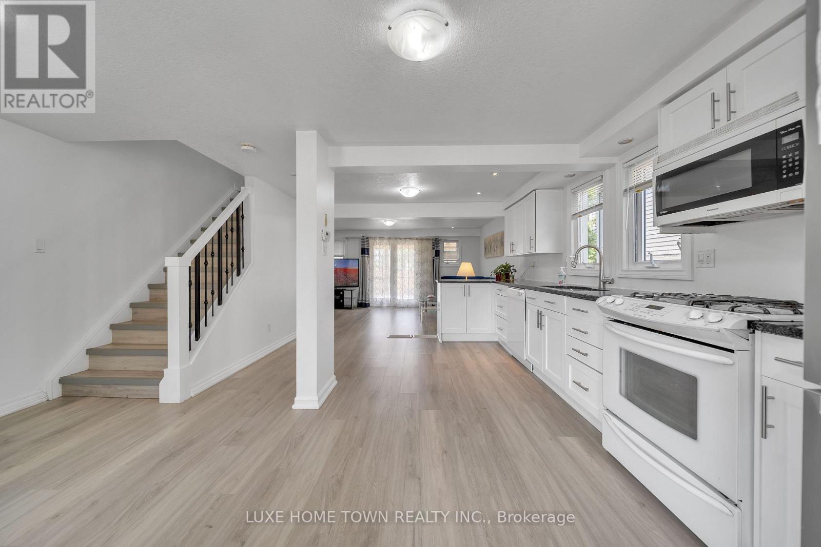 506 Halberstadt Circle, Cambridge, Ontario  N2H 5J7 - Photo 9 - X12204469