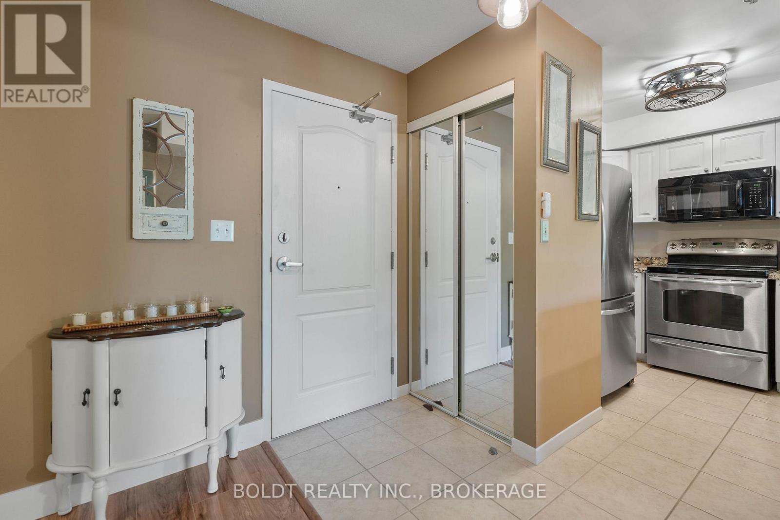 1214 - 330 Prince Charles Drive S, Welland (Broadway), Ontario  L3C 7B3 - Photo 6 - X12204484