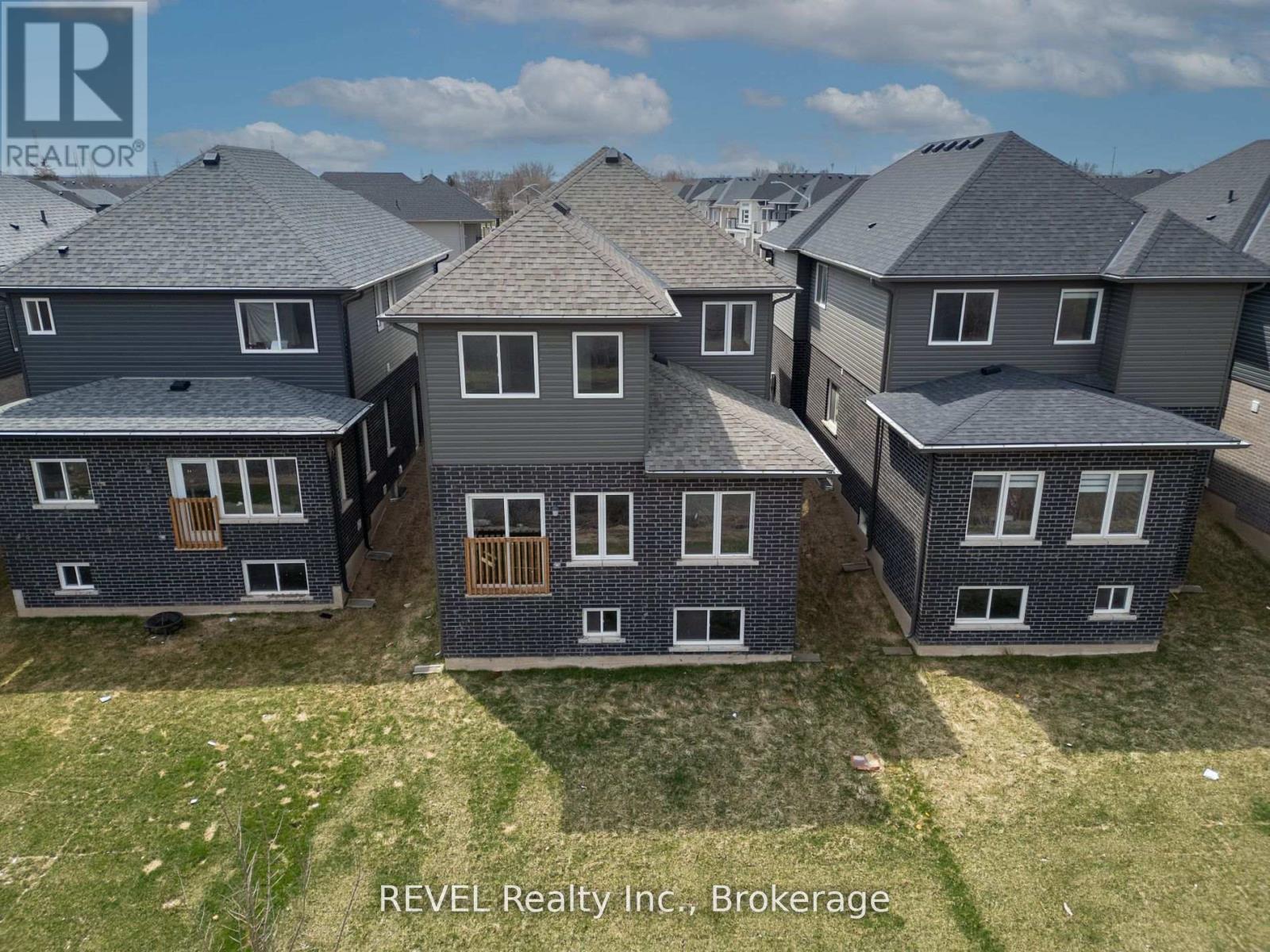 139 Caroline Street, Welland, Ontario  L3B 0K1 - Photo 3 - X12204553