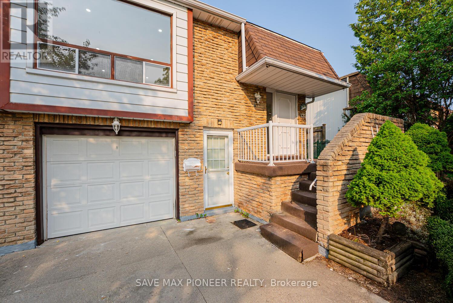 122 CENTRE STREET N, Brampton, Ontario