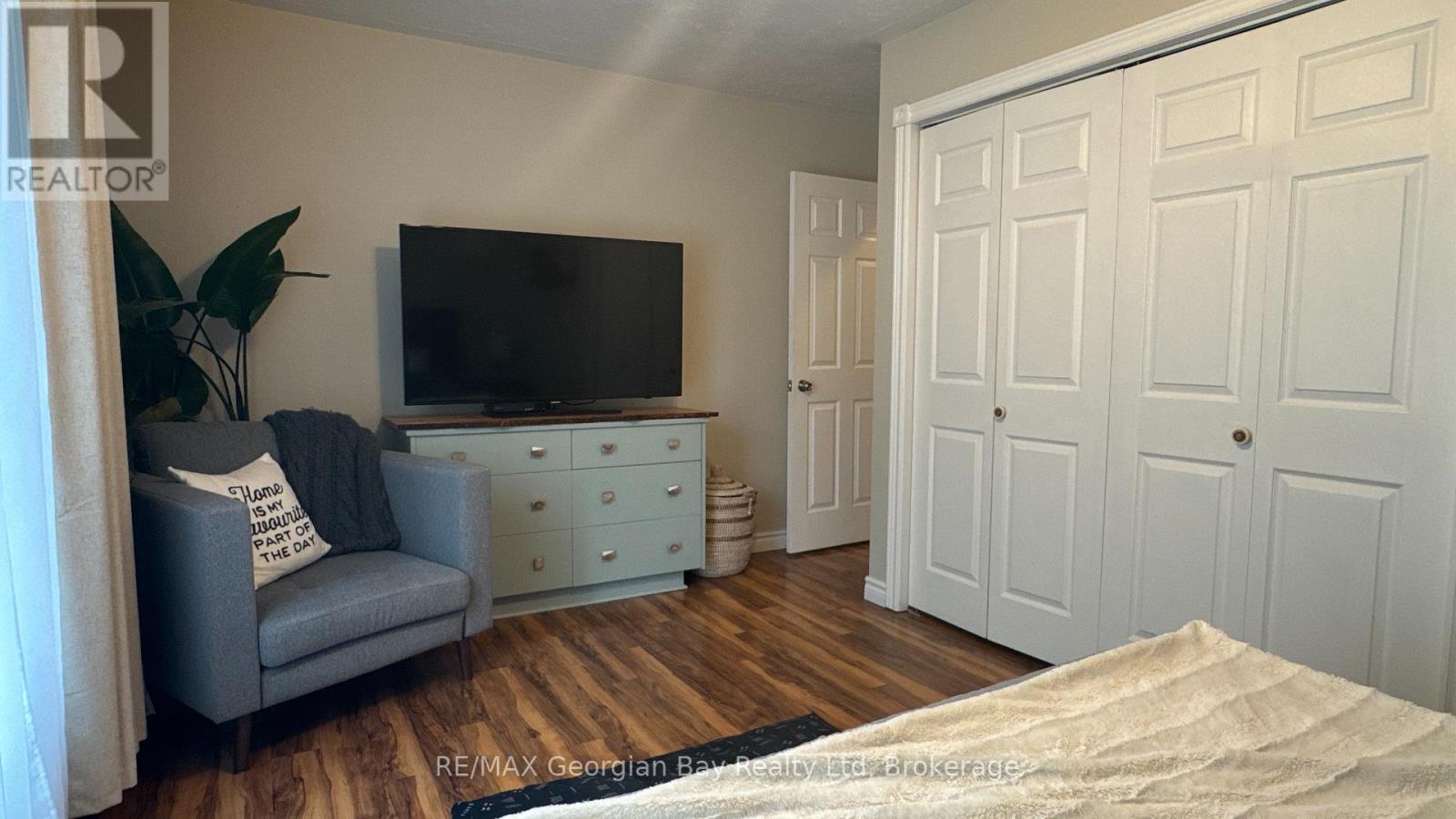 160 John Dillingno Street, Tay, Ontario  L0K 2A0 - Photo 14 - S12204517