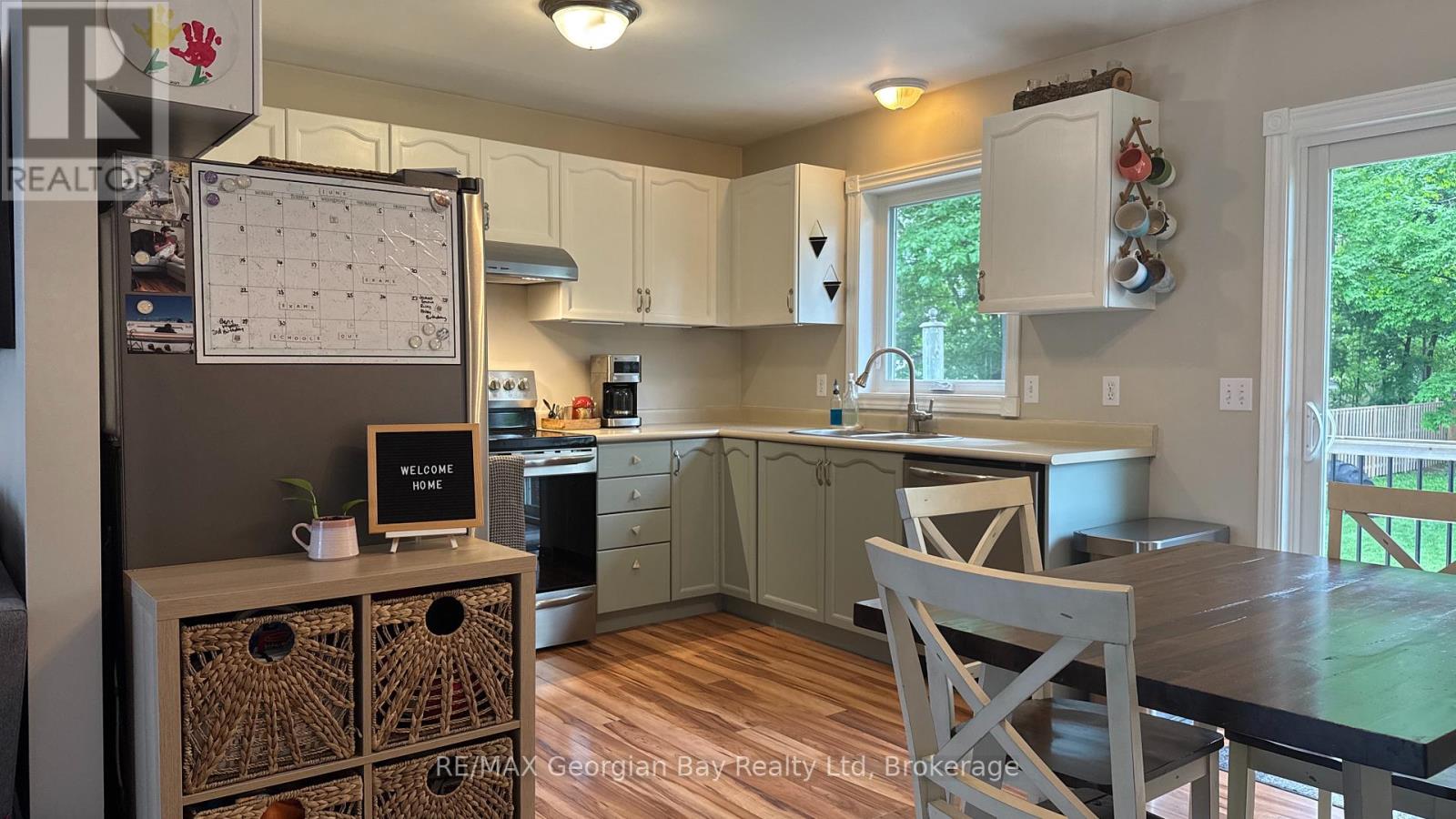 160 John Dillingno Street, Tay, Ontario  L0K 2A0 - Photo 7 - S12204517