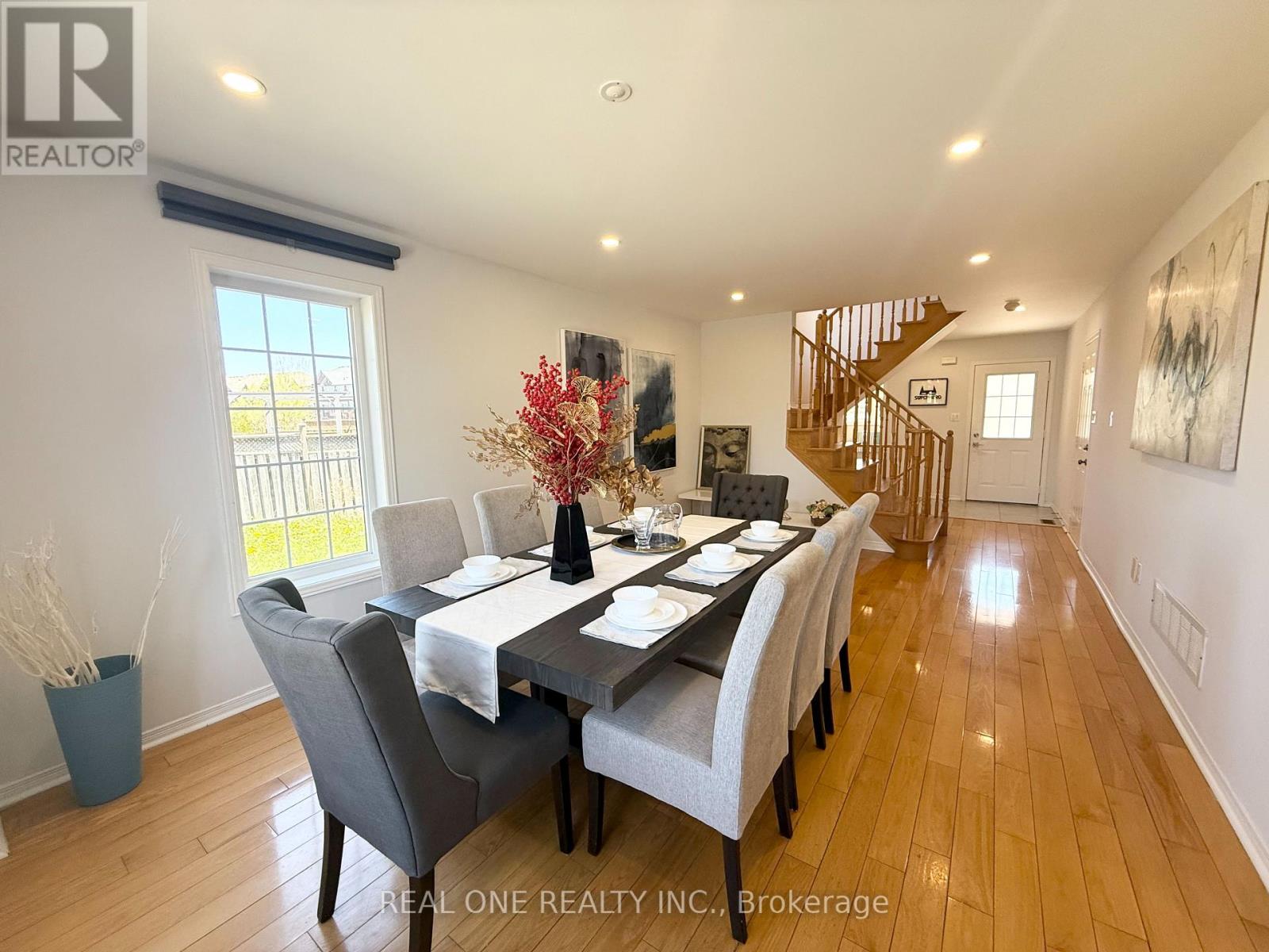 10 Prince Charles Way, Markham, Ontario  L6C 0B5 - Photo 6 - N12204531
