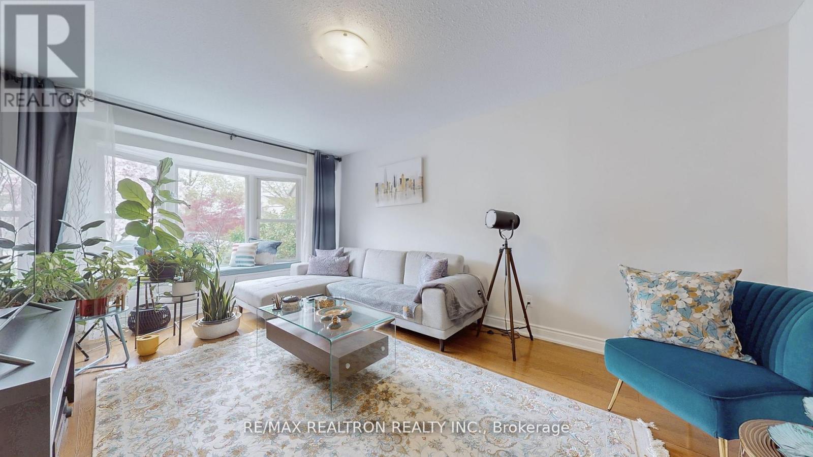 214 Stephen Street, Richmond Hill, Ontario  L4C 5P1 - Photo 3 - N12204536
