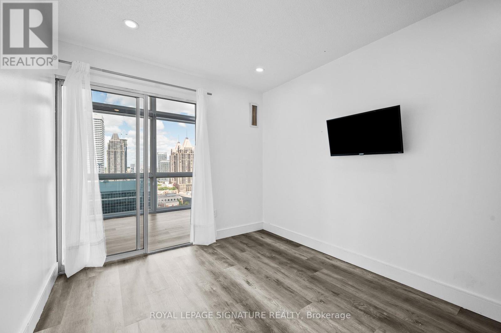 2301 - 350 Webb Drive, Mississauga (City Centre), Ontario  L5B 3W4 - Photo 17 - W12204496