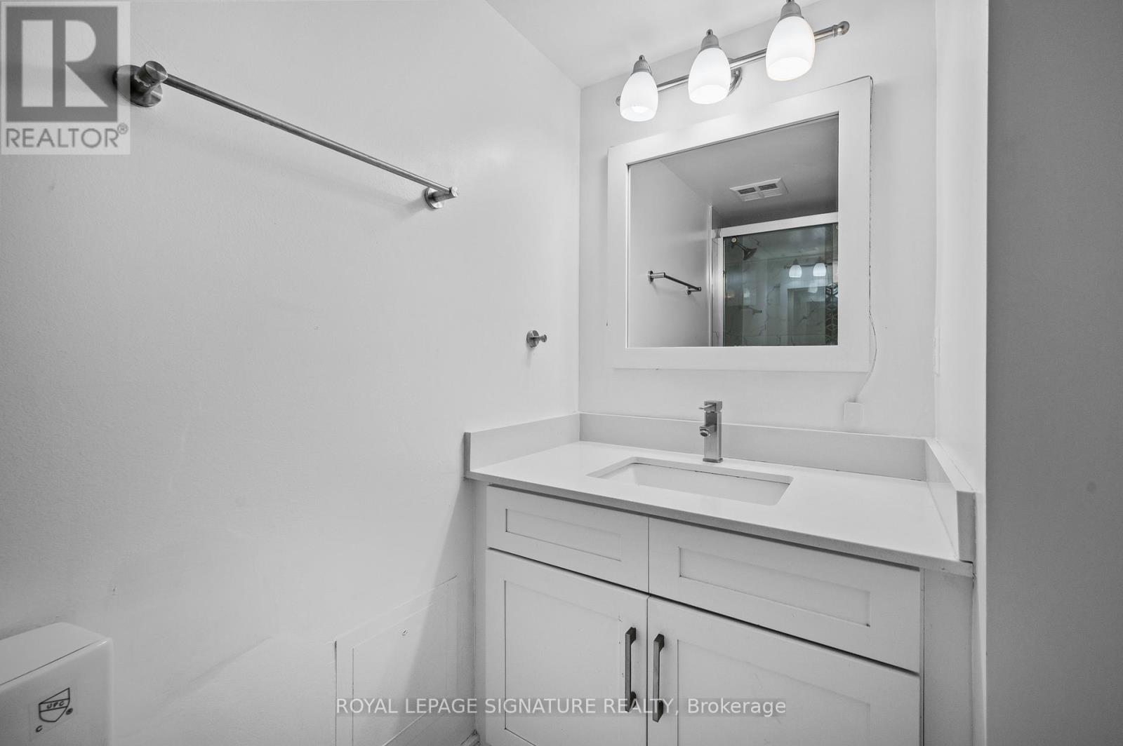 2301 - 350 Webb Drive, Mississauga (City Centre), Ontario  L5B 3W4 - Photo 25 - W12204496