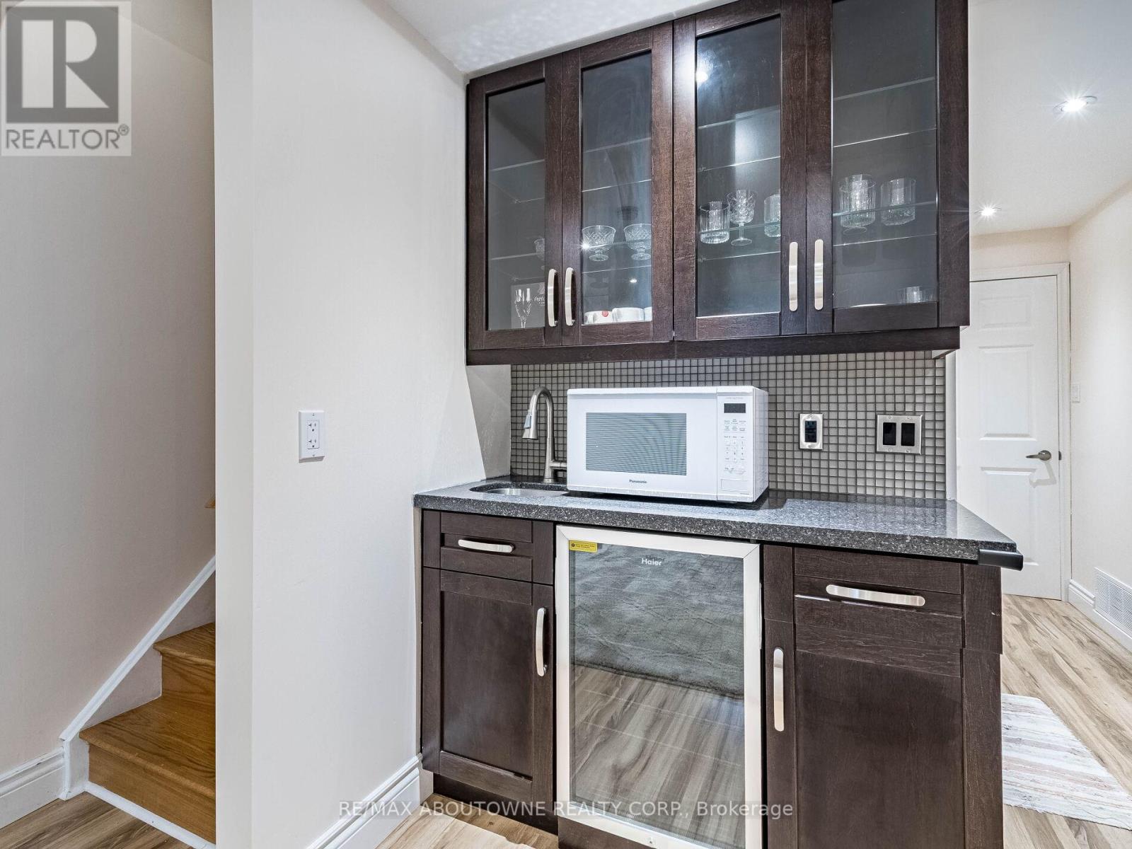 5588 Fudge Terrace, Mississauga, Ontario  L5M 0N4 - Photo 37 - W12204503