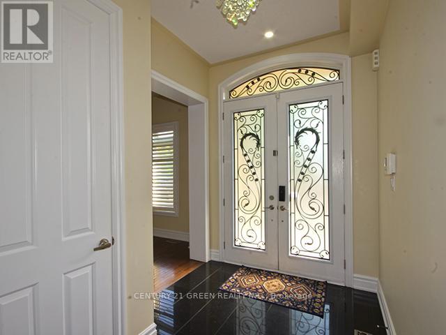 15 Interlacken Drive, Brampton, Ontario  L6X 0Y1 - Photo 2 - W12204512