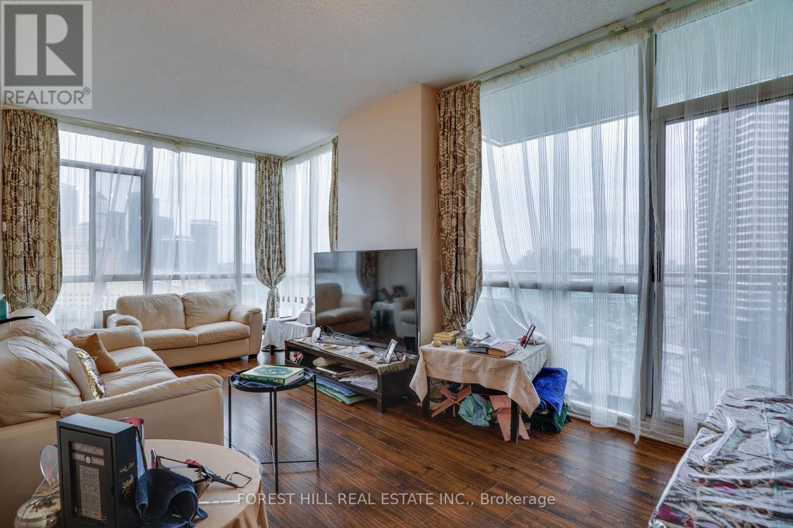 1509 - 220 Burnhamthorpe Road, Mississauga (City Centre), Ontario  L5B 4N4 - Photo 13 - W12204537