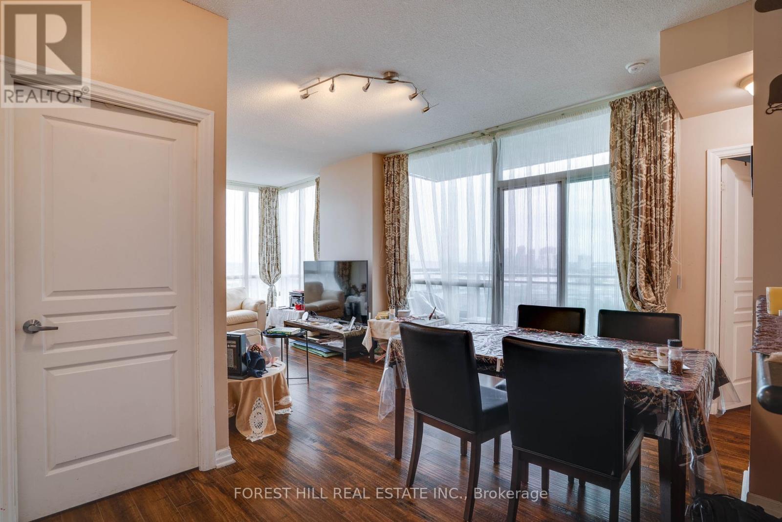 1509 - 220 Burnhamthorpe Road, Mississauga, Ontario  L5B 4N4 - Photo 8 - W12204537