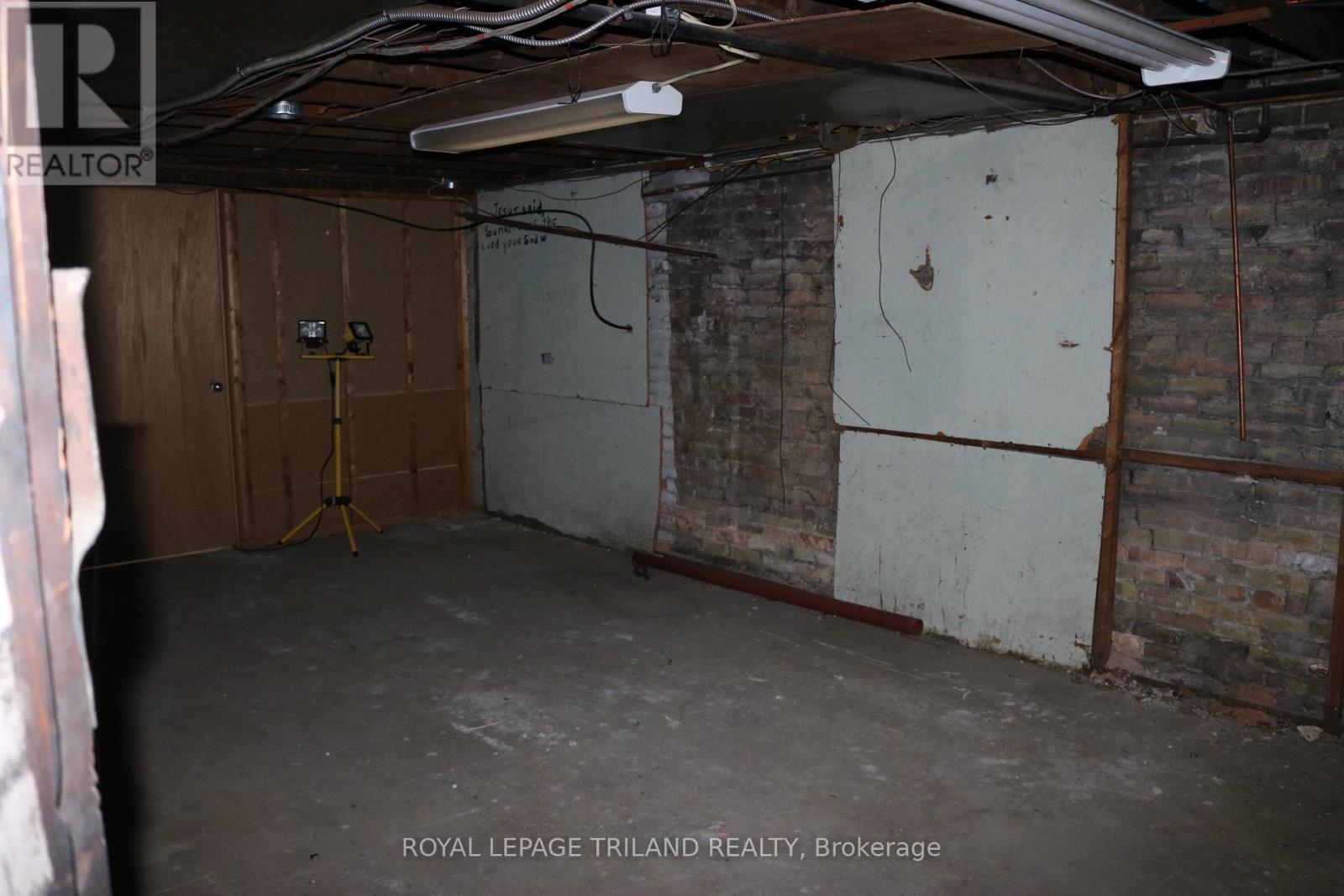 Main Floor - 656 Talbot Street, St. Thomas, Ontario  N5P 1C8 - Photo 42 - X12016380