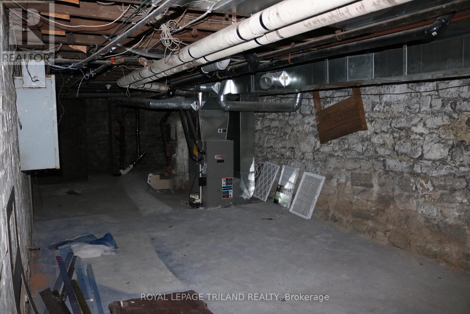 Main Floor - 656 Talbot Street, St. Thomas, Ontario  N5P 1C8 - Photo 40 - X12016380