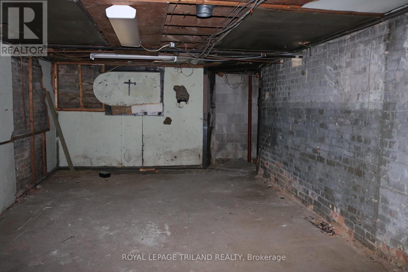 Main Floor - 656 Talbot Street, St. Thomas, Ontario  N5P 1C8 - Photo 43 - X12016380