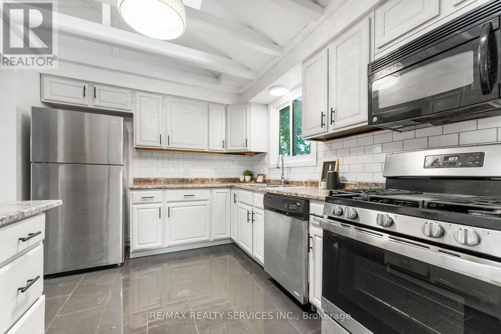 775 Tupper Street, Brockville, Ontario  K6V 6A1 - Photo 13 - X12204497