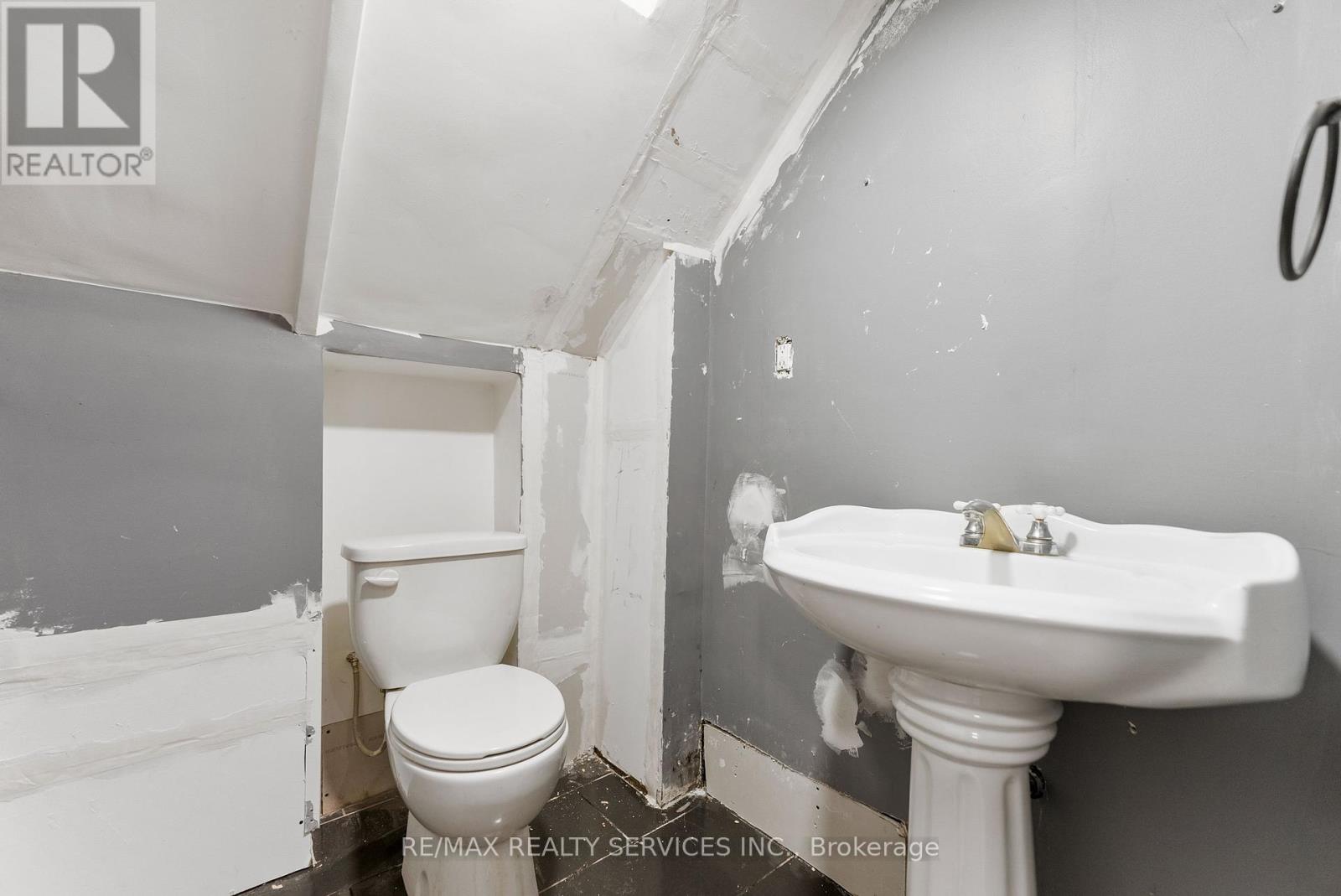 775 Tupper Street, Brockville, Ontario  K6V 6A1 - Photo 25 - X12204497