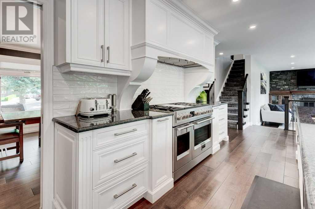 Property at 124 Oakridge Place SW image 3