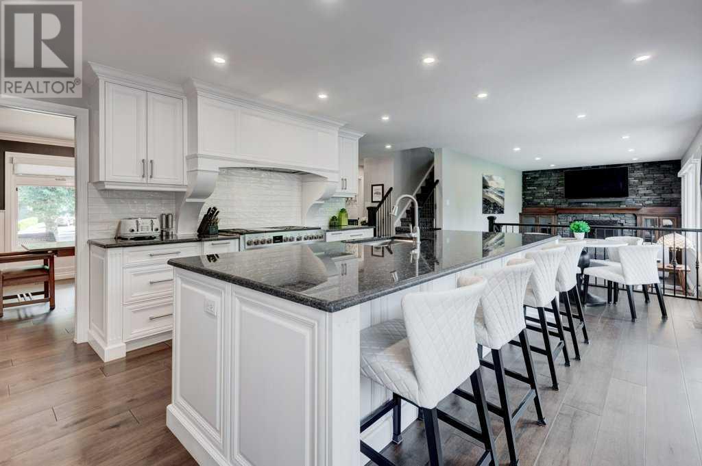 Property at 124 Oakridge Place SW image 4