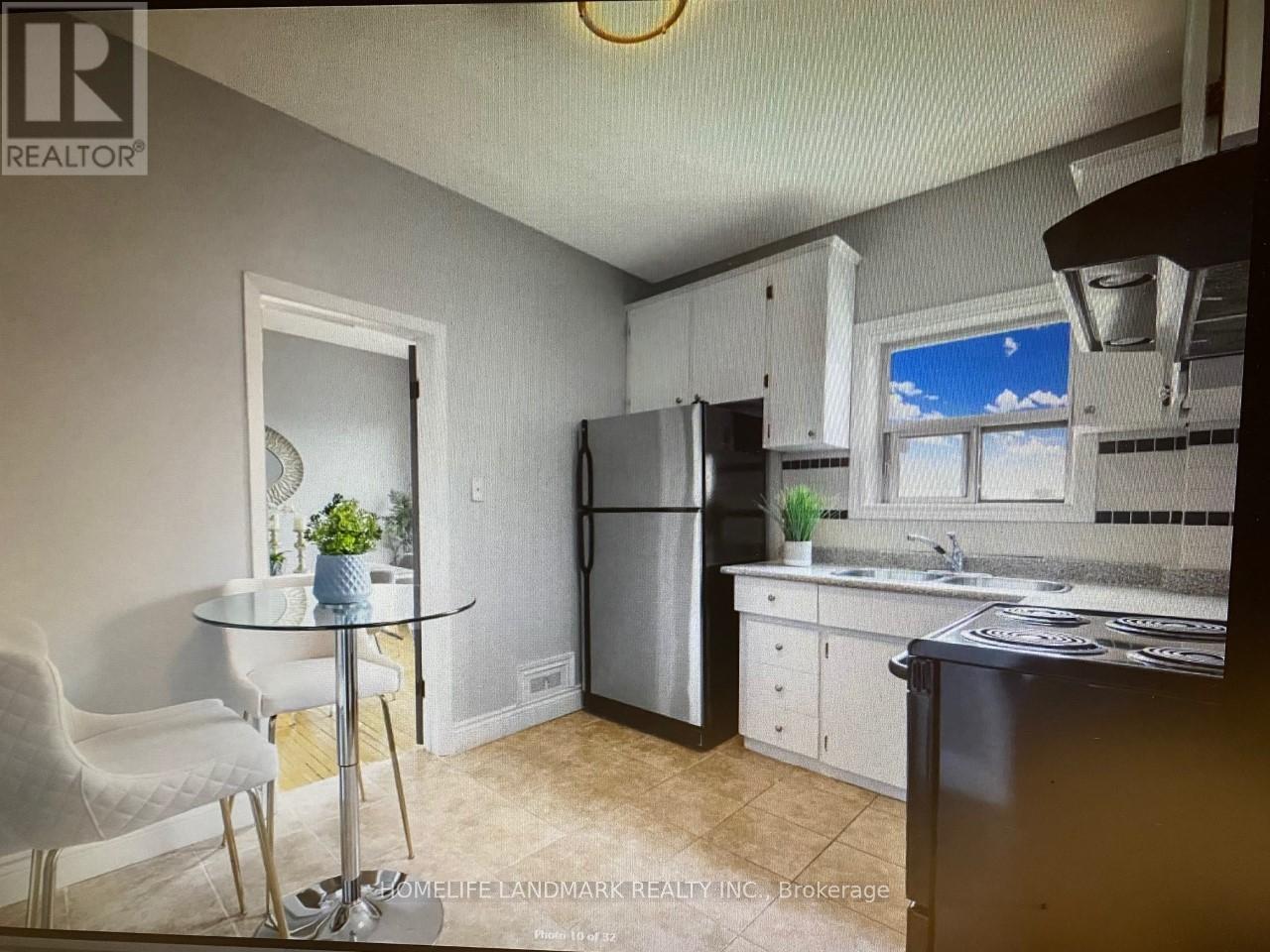 Upper - 482 Lauder Avenue, Toronto, Ontario  M6E 3J4 - Photo 4 - C12204559