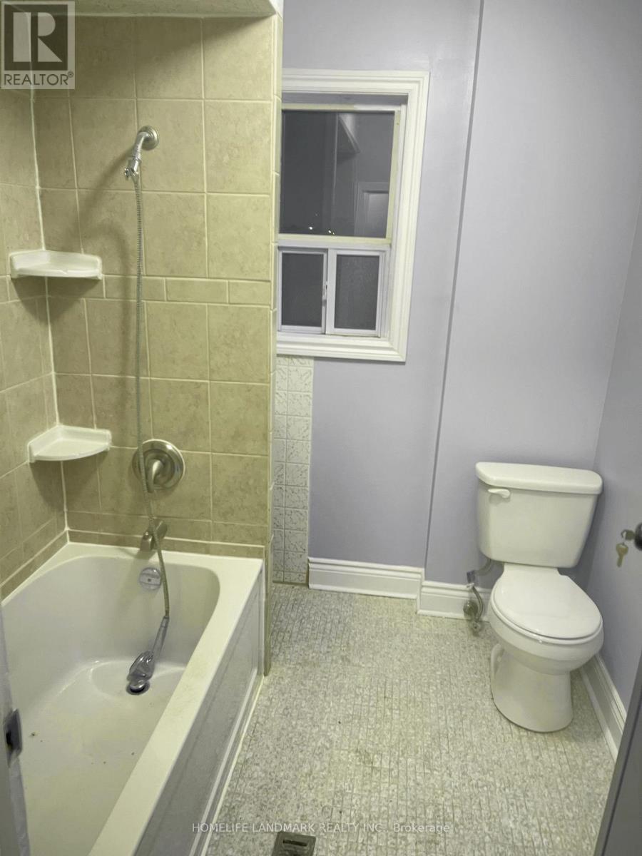 Upper - 482 Lauder Avenue, Toronto, Ontario  M6E 3J4 - Photo 8 - C12204559