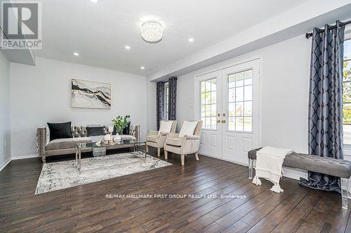Property at 527 ROSSLAND ROAD E image 5