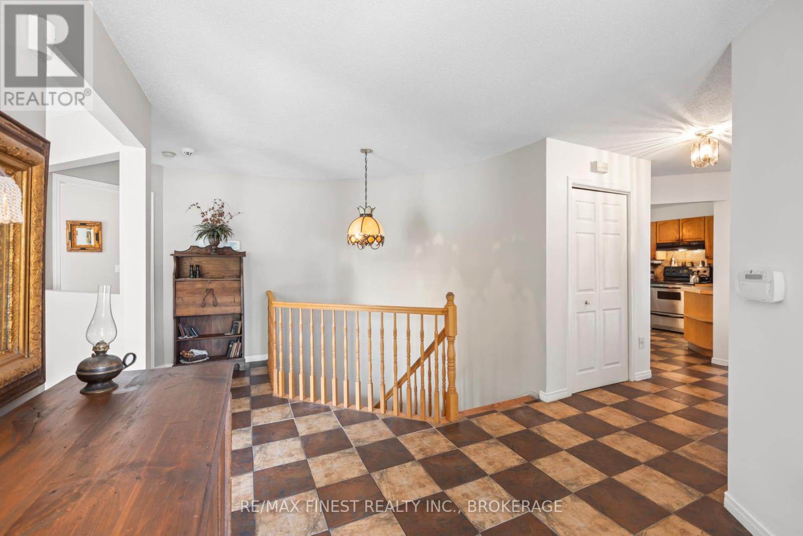 941 Malvern Terrace, Kingston, Ontario  K7P 2Y6 - Photo 5 - X12203033