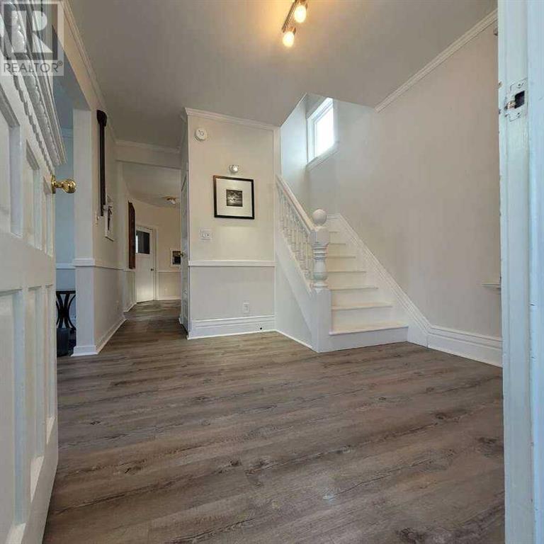 Property at 802 9 Street SE image 5