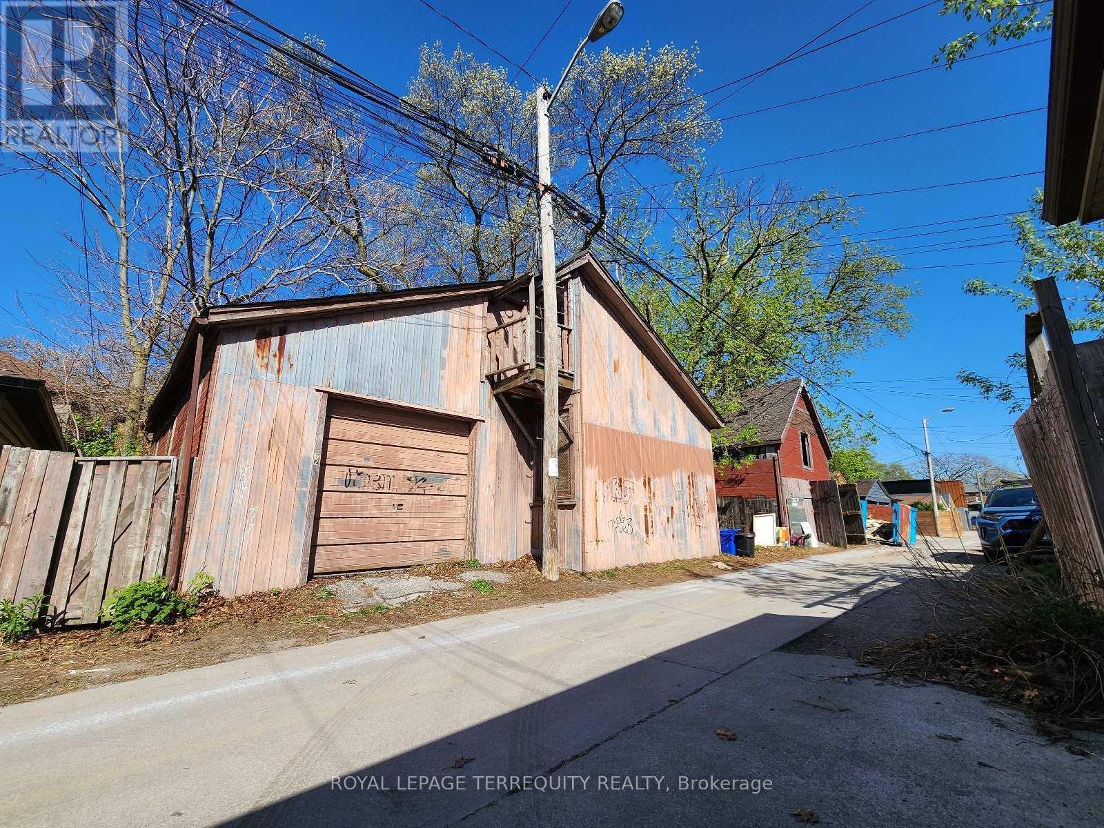 629 Durie Street, Toronto, Ontario  M6S 3H2 - Photo 11 - W12142626