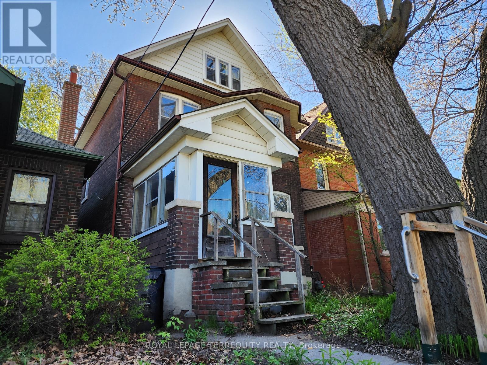 629 Durie Street, Toronto, Ontario  M6S 3H2 - Photo 4 - W12142626