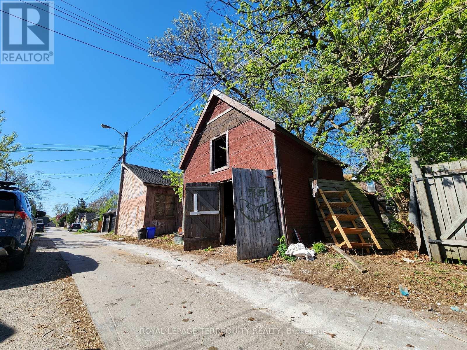 629 Durie Street, Toronto, Ontario  M6S 3H2 - Photo 8 - W12142626