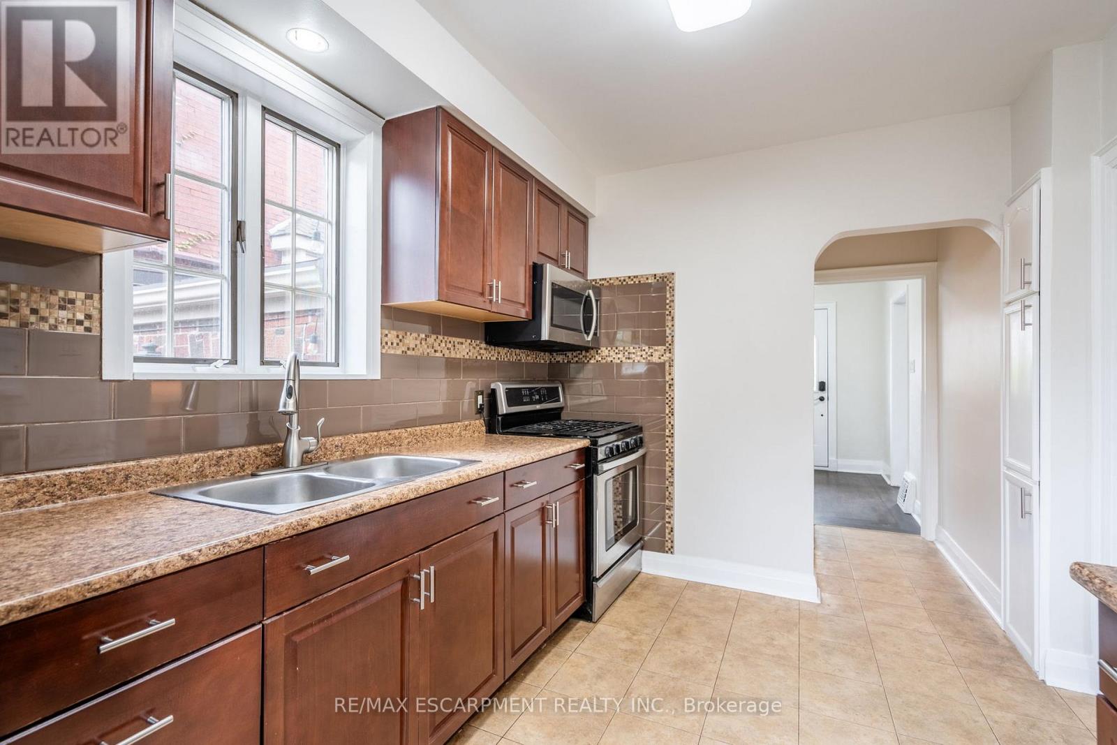 11 Huxley Avenue S, Hamilton (Central), Ontario  L8K 2P5 - Photo 19 - X12204563