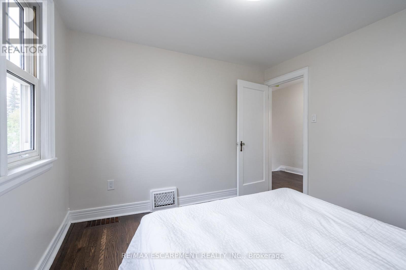 11 Huxley Avenue S, Hamilton (Central), Ontario  L8K 2P5 - Photo 28 - X12204563
