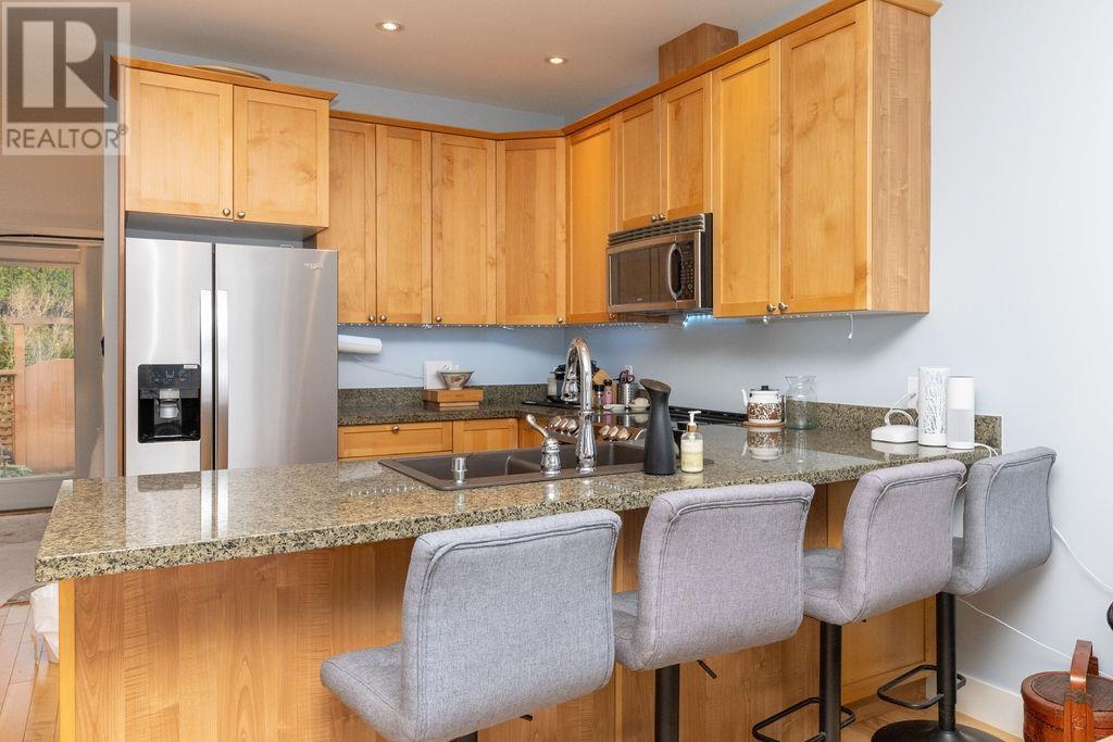 14 728 Gibsons Way, Gibsons, British Columbia  V0N 1V9 - Photo 11 - R2974517