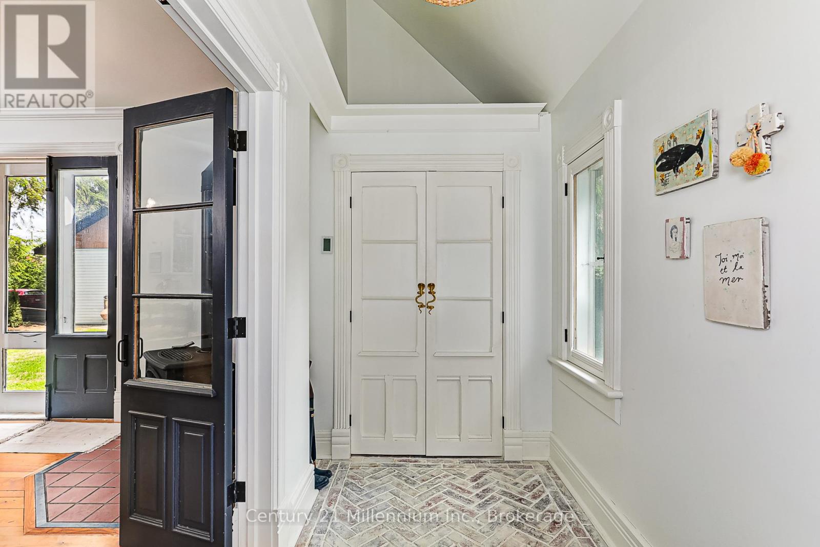 Property at 285 MAPLE STREET image 3